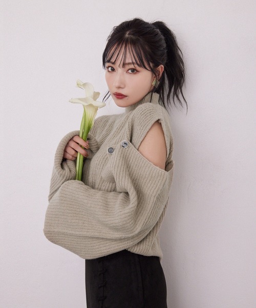 ANDGEEBEE（アンジービー）の「ハイネックオープンショルダーニット（ニット/セーター・レディース・ブラック×ホワイト/ライトカーキ・MEDIUM）」の14枚目の写真