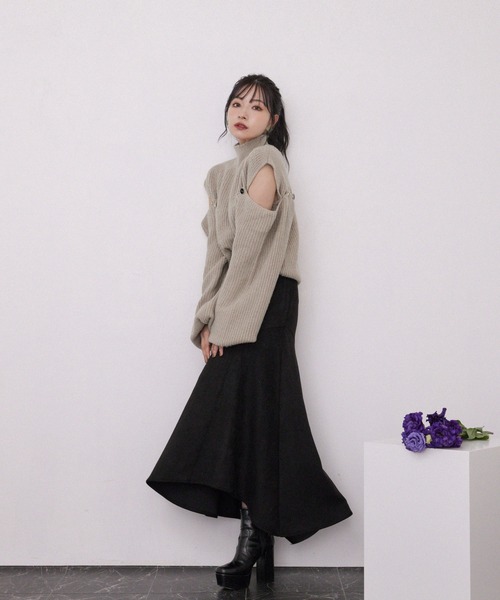 ANDGEEBEE（アンジービー）の「ハイネックオープンショルダーニット（ニット/セーター・レディース・ブラック×ホワイト/ライトカーキ・MEDIUM）」の3枚目の写真