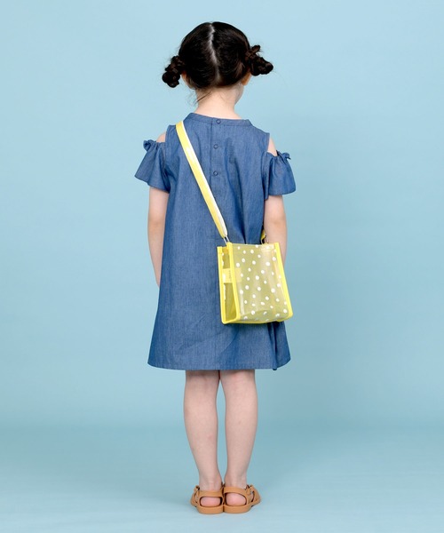 trois lapins kp（トロワラパンケーピー）の「肩開きデザイン デニムワンピース(110～130cm)（ワンピース・キッズ・ネイビー・110cm/120cm/130cm）」の3枚目の写真