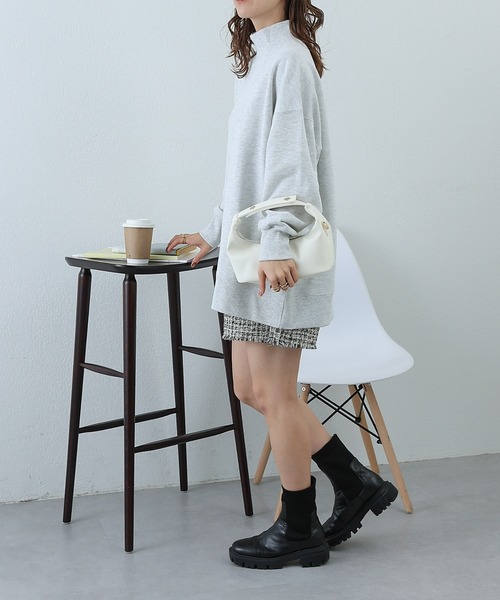 COLONY 2139（コロニートゥーワンスリーナイン）の「裏毛ハイネックプルオーバー（スウェット・レディース・ライトグレー/ブラック/オフホワイト/ブルー・FREE）」の20枚目の写真