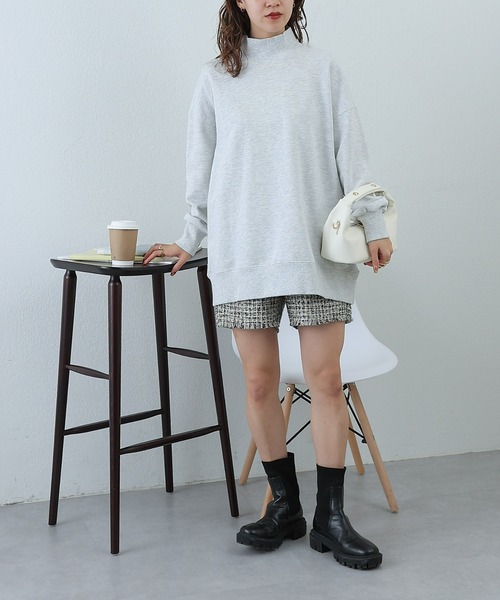 COLONY 2139（コロニートゥーワンスリーナイン）の「裏毛ハイネックプルオーバー（スウェット・レディース・ライトグレー/ブラック/オフホワイト/ブルー・FREE）」の21枚目の写真