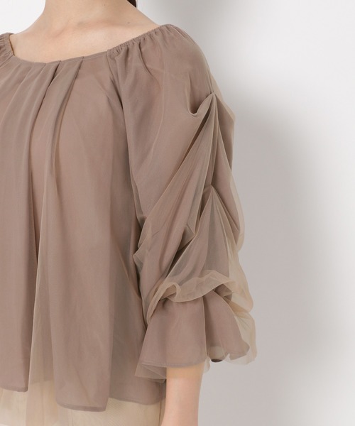 mysty woman（ミスティウーマン）の「レイヤーチュールタックスリーブブラウス 964472（シャツ/ブラウス・レディース・ホワイト系その他/モカ/ブラック・FREE）」の5枚目の写真