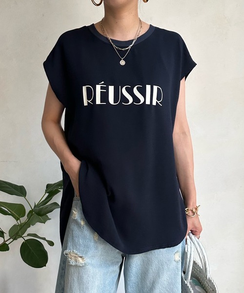 DouDou(ドゥドゥ)の「バックボタンジョーゼットロゴTEEブラウス(シャツ/ブラウス・レディース・チャコールグレー/ホワイト/ネイビー・FREE)」の3枚目の写真