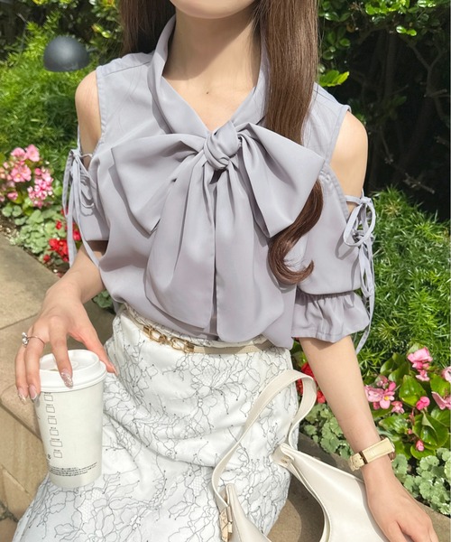 apres jour(アプレジュール)の「アシメ肩あきボウタイブラウス【ZOZOTOWN限定アイテム】(シャツ/ブラウス・レディース・オフホワイト/ブラック/サックスブルー・フリー/X-LARGE)」の17枚目の写真