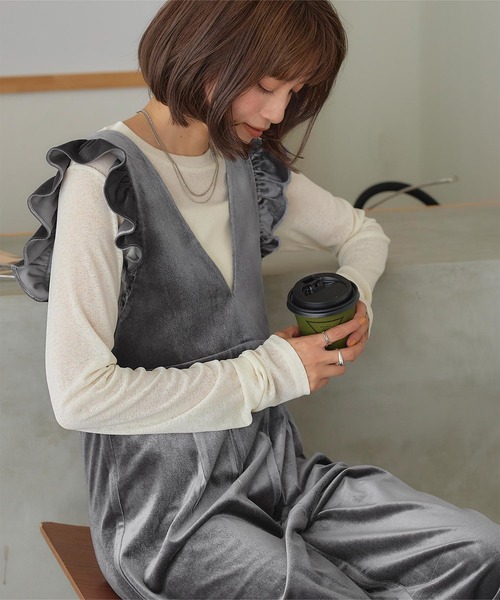 titivate(ティティベイト)の「ベロアフリルデザインオールインワン(つなぎ/オールインワン・レディース・グレー/ブラック・PS(XS-S)/M/L/TM)」の4枚目の写真