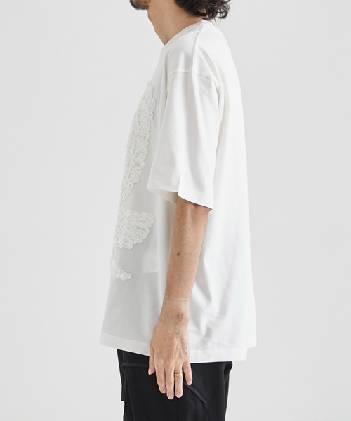 TAAKK（ターク）の「【TAAKK/ターク】TAPE EMBROIDERY TEE/テープエンブロイダリーTEE（Tシャツ/カットソー・メンズ・ホワイト/カーキ・2/3）」の4枚目の写真