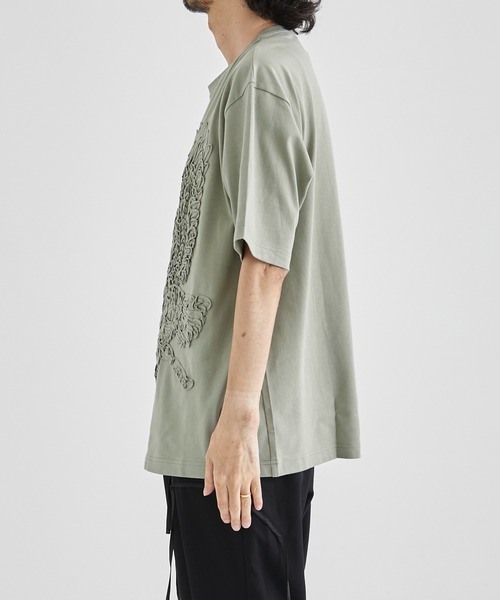 TAAKK（ターク）の「【TAAKK/ターク】TAPE EMBROIDERY TEE/テープエンブロイダリーTEE（Tシャツ/カットソー・メンズ・ホワイト/カーキ・2/3）」の11枚目の写真