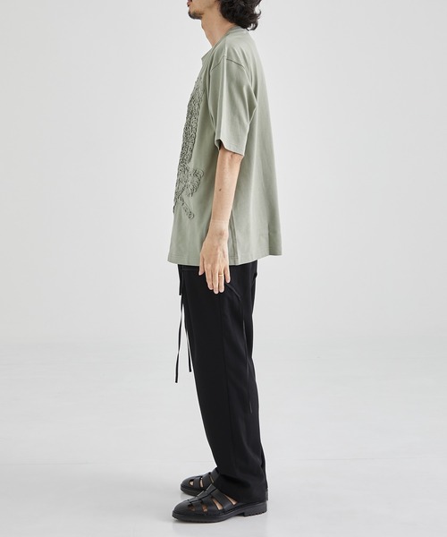 TAAKK（ターク）の「【TAAKK/ターク】TAPE EMBROIDERY TEE/テープエンブロイダリーTEE（Tシャツ/カットソー・メンズ・ホワイト/カーキ・2/3）」の14枚目の写真