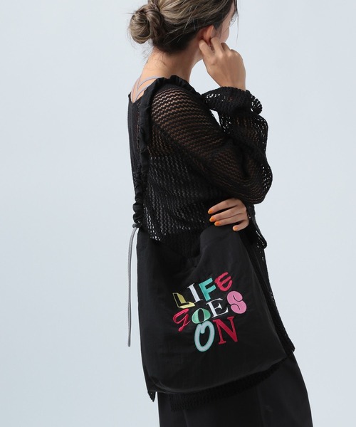 BAYFLOW(ベイフロー)の「グラフィック刺繍トート(トートバッグ・レディース・ブラック/アイボリー・FREE)」の3枚目の写真