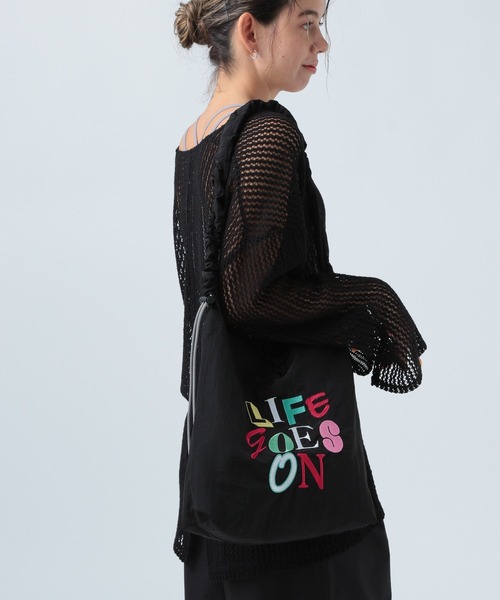 BAYFLOW(ベイフロー)の「グラフィック刺繍トート(トートバッグ・レディース・ブラック/アイボリー・FREE)」の4枚目の写真