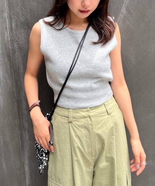 FREE'S MART(フリーズマート)の「◆クルーネックニットベスト(ベスト・レディース・グレー/ブラック/ホワイト・FREE)」の3枚目の写真