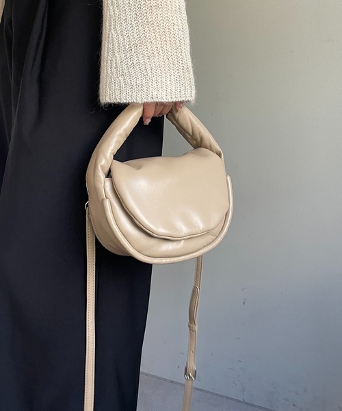 CAPRICIEUX LE'MAGE（カプリシューレマージュ）の「パフハーフムーンバッグ（ハンドバッグ・レディース・ベージュ/シルバー/ブラック・FREE）」の8枚目の写真