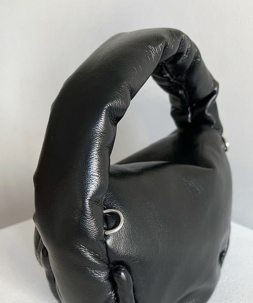 CAPRICIEUX LE'MAGE（カプリシューレマージュ）の「パフハーフムーンバッグ（ハンドバッグ・レディース・ベージュ/シルバー/ブラック・FREE）」の13枚目の写真