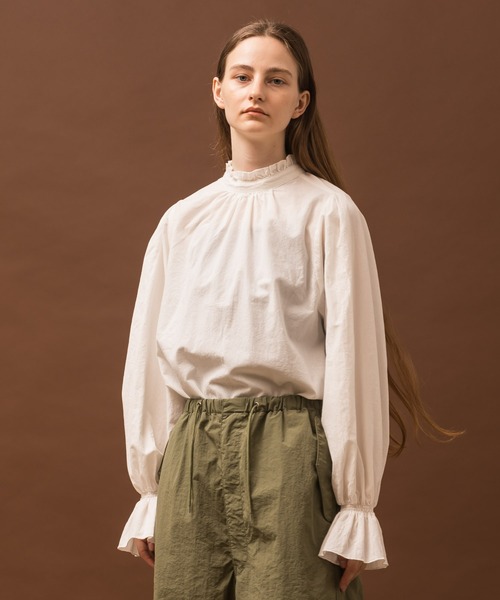 ALLUMER（アリュメール）の「ワッシャーコットンフリルカフスリーブ（シャツ/ブラウス・レディース・ホワイト/ブラック・1）」の3枚目の写真