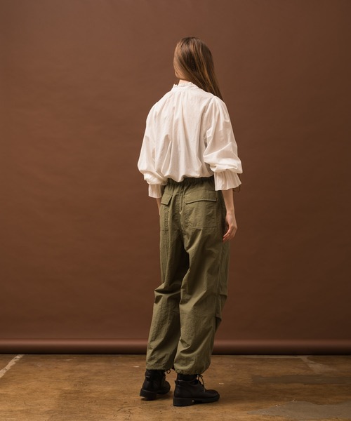 ALLUMER（アリュメール）の「ワッシャーコットンフリルカフスリーブ（シャツ/ブラウス・レディース・ホワイト/ブラック・1）」の12枚目の写真