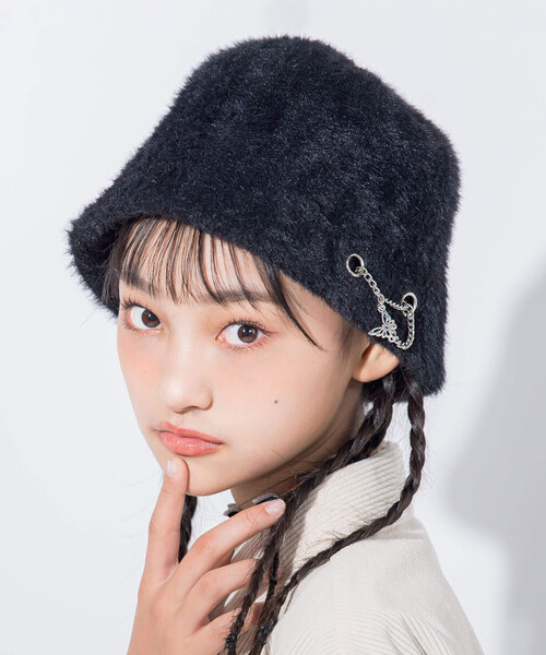 ZIDDY（ジディ）の「【 ニコ☆プチ 掲載 】蝶チャーム付きバケットハット（ハット・キッズ・オフホワイト/ブラック・FREE）」の2枚目の写真