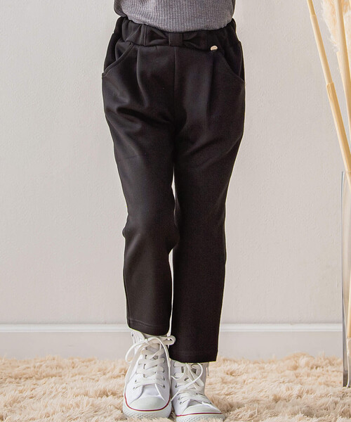BeBe Petits Pois Vert(ベベプチポワヴェール)の「【店舗限定】ダンボールニットウエストリボンパンツ(95~150cm)(その他パンツ・キッズ・ブラック/ブラウン・110cm/95cm/120cm/100cm/130cm/150cm/140cm)」の2枚目の写真