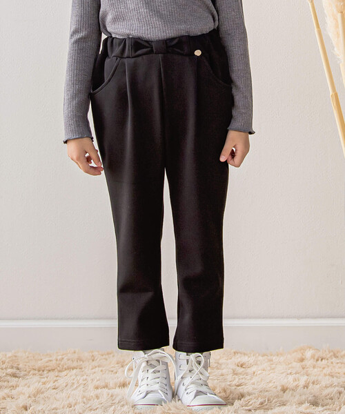 BeBe Petits Pois Vert(ベベプチポワヴェール)の「【店舗限定】ダンボールニットウエストリボンパンツ(95~150cm)(その他パンツ・キッズ・ブラック/ブラウン・110cm/95cm/120cm/100cm/130cm/150cm/140cm)」の3枚目の写真