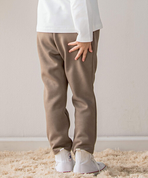 BeBe Petits Pois Vert(ベベプチポワヴェール)の「【店舗限定】ダンボールニットウエストリボンパンツ(95~150cm)(その他パンツ・キッズ・ブラック/ブラウン・110cm/95cm/120cm/100cm/130cm/150cm/140cm)」の5枚目の写真