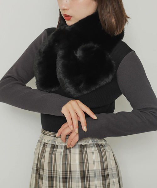 SENSE OF PLACE by URBAN RESEARCH（センスオブプレイスバイアーバンリサーチ）の「ボリュームエコファーティペット（マフラー・レディース・ブラック/ベージュ/チャコールグレー・ONE）」の4枚目の写真