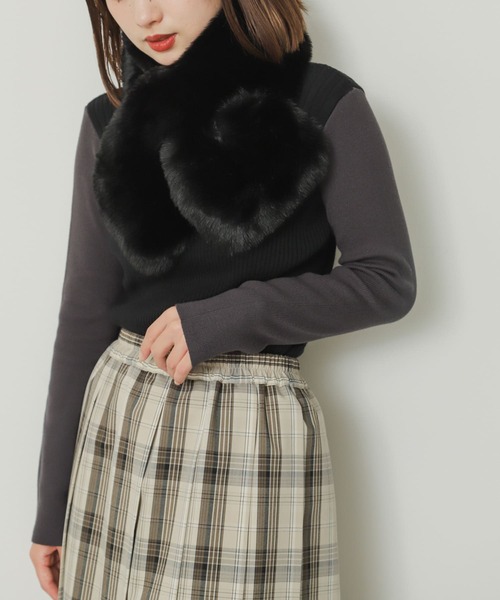 SENSE OF PLACE by URBAN RESEARCH（センスオブプレイスバイアーバンリサーチ）の「ボリュームエコファーティペット（マフラー・レディース・ブラック/ベージュ/チャコールグレー・ONE）」の5枚目の写真