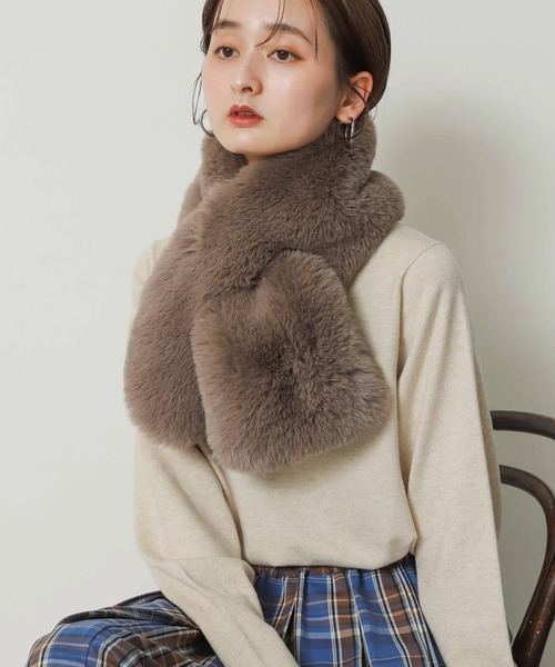 SENSE OF PLACE by URBAN RESEARCH（センスオブプレイスバイアーバンリサーチ）の「ボリュームエコファーティペット（マフラー・レディース・ブラック/ベージュ/チャコールグレー・ONE）」の11枚目の写真