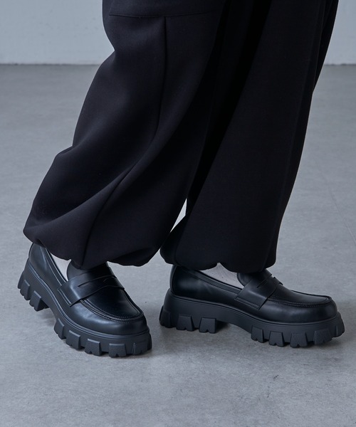 Lui's（ルイス）の「ボリュームソール ローファー（ローファー・メンズ・ブラック・43/42/41）」の2枚目の写真