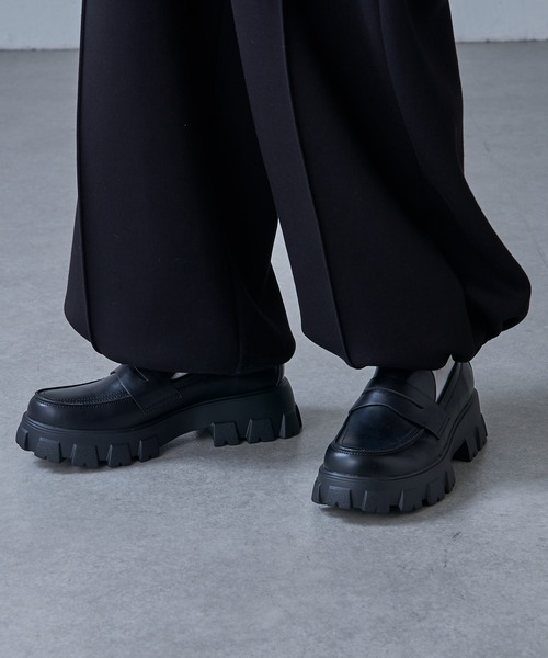 Lui's（ルイス）の「ボリュームソール ローファー（ローファー・メンズ・ブラック・43/42/41）」の4枚目の写真