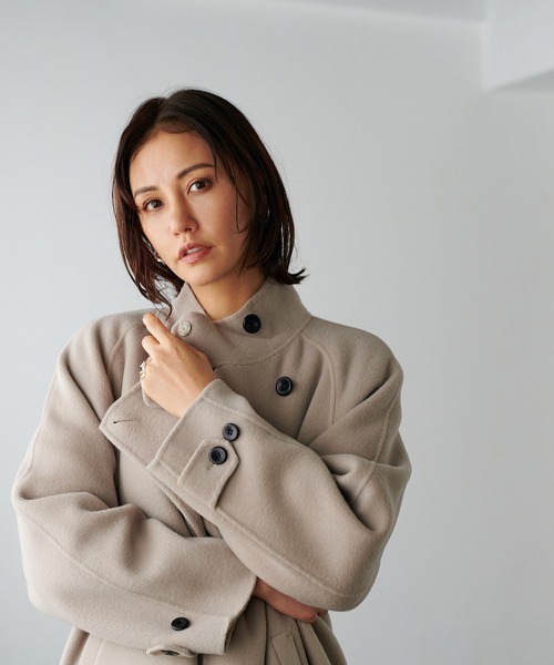 Jines（ジネス）の「シャルム加工ウールリバースタンドネックコート（その他アウター・レディース・ベージュ系/モカ・38）」の19枚目の写真