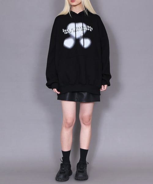 Figments（フィグメンツ）の「lovememoreビッグパーカー（パーカー・レディース・ブラック・FREE）」の2枚目の写真