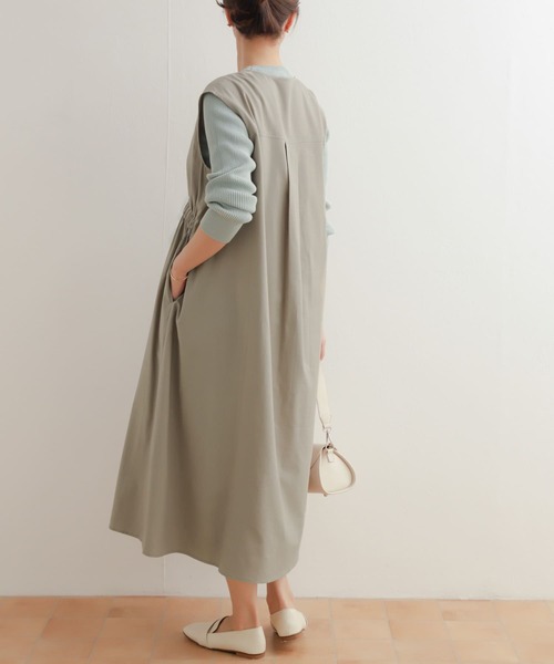 URBAN RESEARCH DOORS（アーバンリサーチドアーズ）の「フロントギャザージャンパースカート（ワンピース・レディース・ベージュ/ブラック・MEDIUM）」の18枚目の写真
