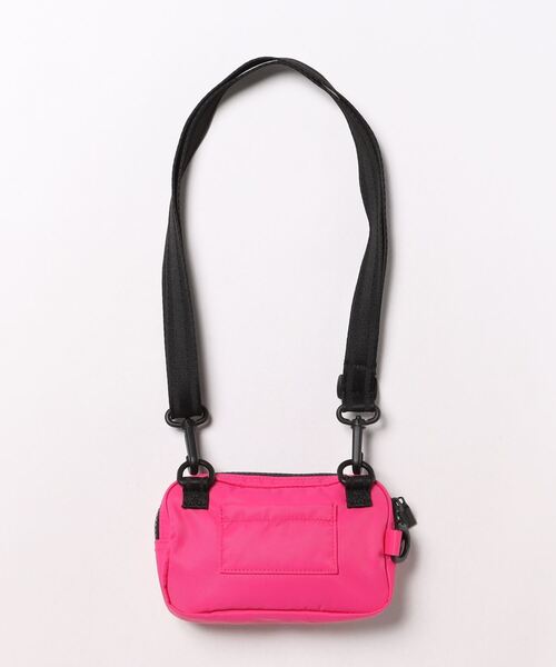 HUNTER（ハンター）の「ナイロン キーパー フォン ポーチ（ボディバッグ/ウエストポーチ・レディース・セージグリーン/マジェンタ/サックスブルー・ONE）」の4枚目の写真