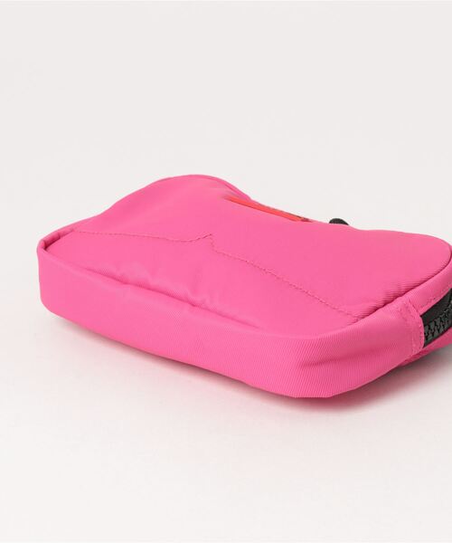 HUNTER（ハンター）の「ナイロン キーパー フォン ポーチ（ボディバッグ/ウエストポーチ・レディース・セージグリーン/マジェンタ/サックスブルー・ONE）」の5枚目の写真