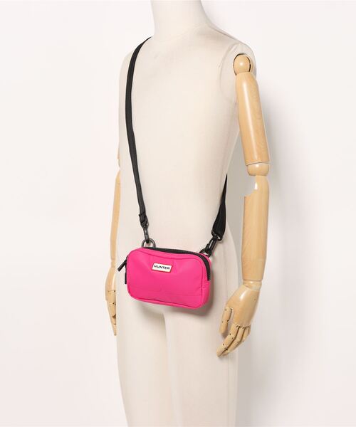 HUNTER（ハンター）の「ナイロン キーパー フォン ポーチ（ボディバッグ/ウエストポーチ・レディース・セージグリーン/マジェンタ/サックスブルー・ONE）」の7枚目の写真