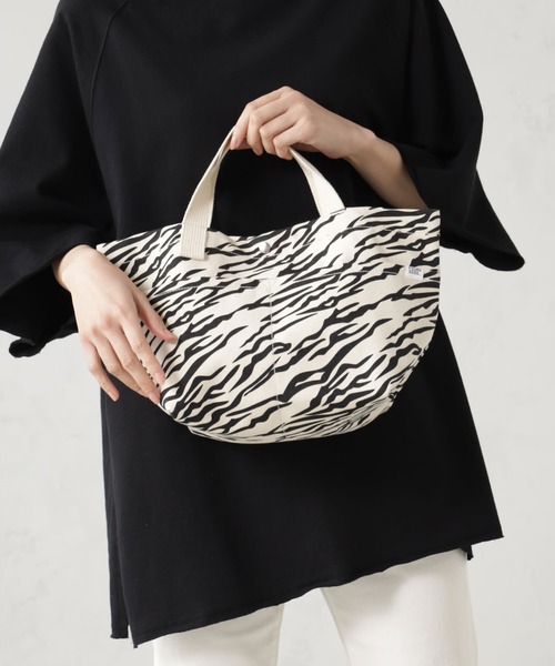 FOUND GOOD（ファウンドグッド）の「キャンバストートM（トートバッグ・レディース・ブラック/グレー系8/ブラウン系/グリーン系8/グレー系/アイボリー・FREE）」の12枚目の写真