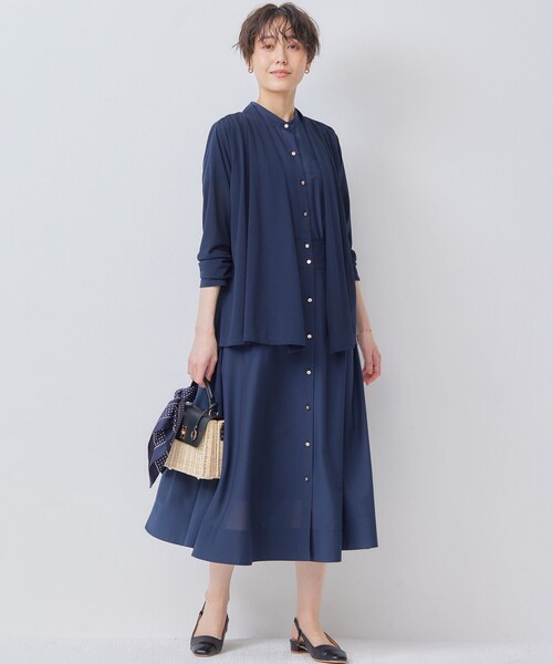 組曲(クミキョク)の「パウダリージョーゼットカーディガン(カーディガン/ボレロ・レディース・ネイビー系/ライトグレー系/ベージュ系・2/3)」の8枚目の写真