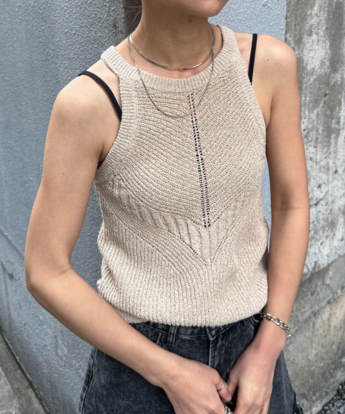 feepur（フェピュール）の「【ハンドウォッシャブル】透かしホルターネックニットタンク（ニット/セーター・レディース・ブラック/オリーブ/ベージュ・MEDIUM）」の2枚目の写真