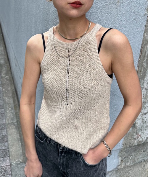 feepur（フェピュール）の「【ハンドウォッシャブル】透かしホルターネックニットタンク（ニット/セーター・レディース・ブラック/オリーブ/ベージュ・MEDIUM）」の4枚目の写真