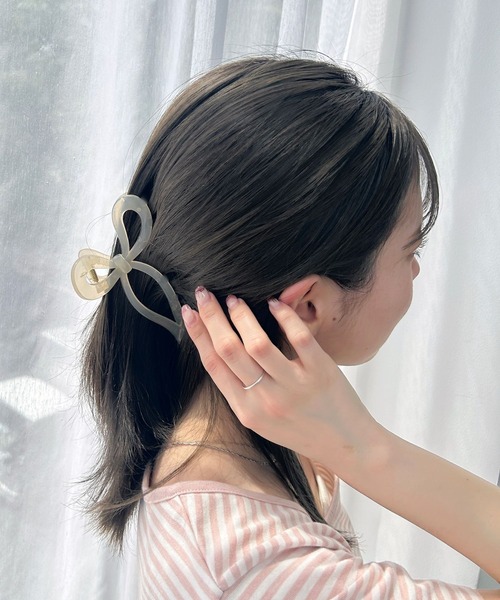 Heather(ヘザー)の「アクリルリボンバンス 119095(バレッタ/ヘアクリップ・レディース・ブラック/ホワイト/ピンク・ONE SIZE)」の4枚目の写真