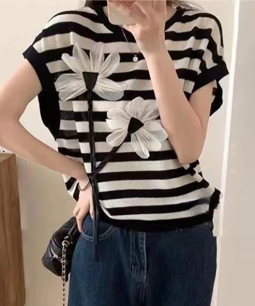 deux amour(ドゥーザムール)の「フラワーモチーフボーダーノースリニットプルオーバー(Tシャツ/カットソー・レディース・ホワイト×ブラック・FREE)」の3枚目の写真
