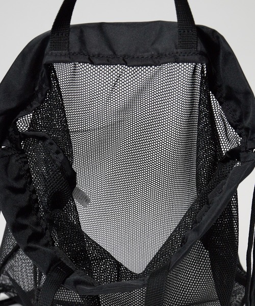 NIKE（ナイキ）の「NIKE/ナイキ MESH DRAWSTRING POOL BAG メッシュバッグ（ショルダーバッグ・メンズ・カーキ/ブラック・FREE）」の11枚目の写真