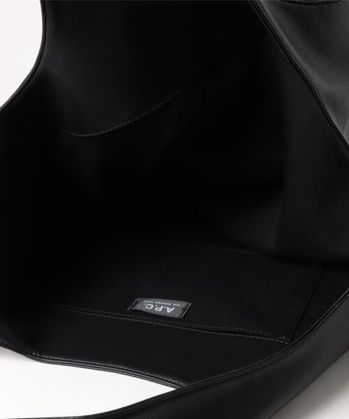 A.P.C.(アーペーセー)の「TOTE NINON(トートバッグ・メンズ・ブラック/カーキ/ブラウン・ONESIZE)」の6枚目の写真