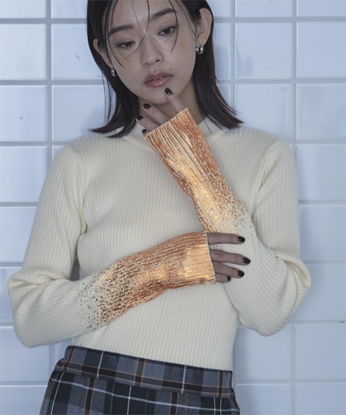miette(ミエット)の「箔プリントリブニット(ニット/セーター・レディース・ブラック/グレー/ネイビー/レッド/アイボリー/ブラウン・FREE)」の2枚目の写真