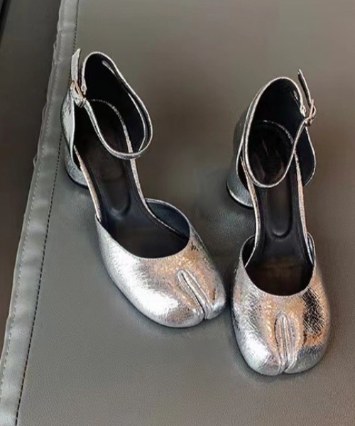 deux amour（ドゥーザムール）の「足袋パンプス（パンプス・レディース・シルバー/ブラック・LARGE/MEDIUM/SMALL）」の4枚目の写真