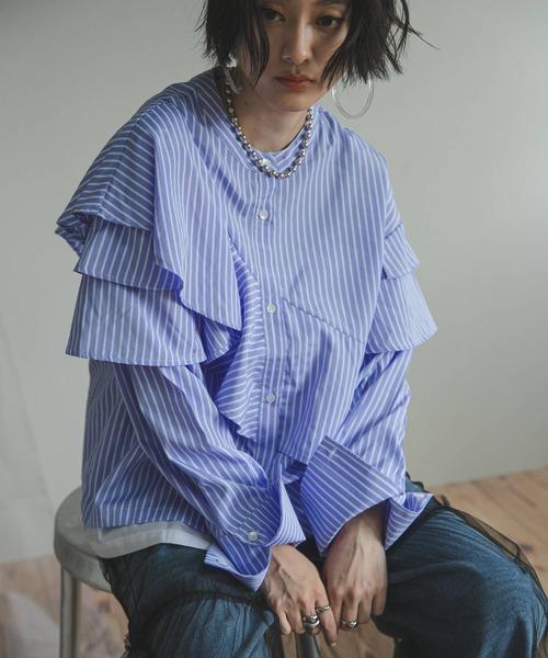 bohmal（ボマール）の「配色切替フリルシャツ（シャツ/ブラウス・レディース・ホワイト/ブルー・FREE）」の2枚目の写真