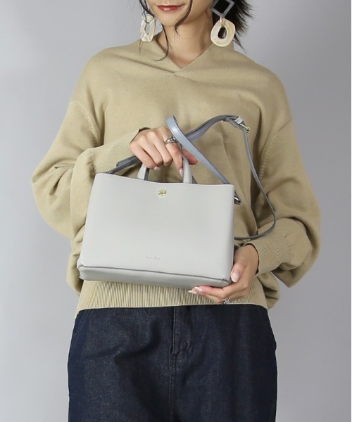 and it_（アンドイット）の「Legato Largo たすかるっかばん ハンドル付きミニショルダー（ショルダーバッグ・レディース・ライトグレー/ブラック/バーガンディー/グレイッシュベージュ/アイボリー/ラベンダー・FREE）」の3枚目の写真