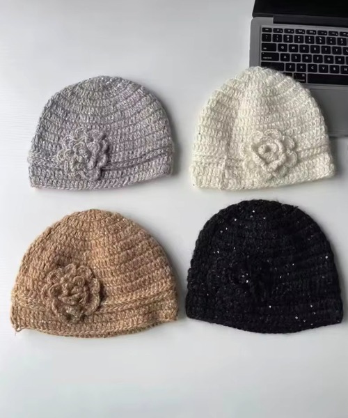 Port(ポート)の「【 SORUTT / ソルト 】 ローズモチーフ 編み込みビーニー / スパンコール付き #(ニットキャップ/ビーニー・レディース・ホワイト/ベージュ/ブラック/グレー・FREE)」の4枚目の写真