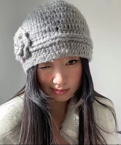 Port(ポート)の「【 SORUTT / ソルト 】 ローズモチーフ 編み込みビーニー / スパンコール付き #(ニットキャップ/ビーニー・レディース・ホワイト/ベージュ/ブラック/グレー・FREE)」の3枚目の写真