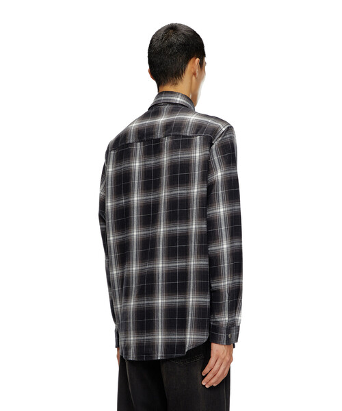 DIESEL(ディーゼル)の「メンズ シャツ(シャツ/ブラウス・メンズ・ブラック・44/48/46/52/50/54)」の4枚目の写真