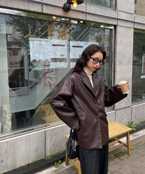 Chillfar（チルファー）の「フェイクレザールーズテーラードジャケット（テーラードジャケット・レディース・グレー/ブラウン/カーキ/ブラック・FREE）」の13枚目の写真